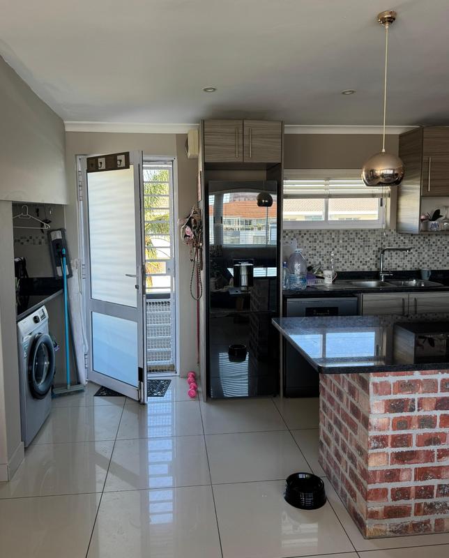 To Let 2 Bedroom Property for Rent in Green Point Western Cape